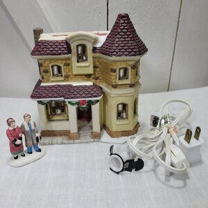 It’s a Wonderful Life – 1993 DHC Lot: Old Grandville House & Ma and Pa Bailey